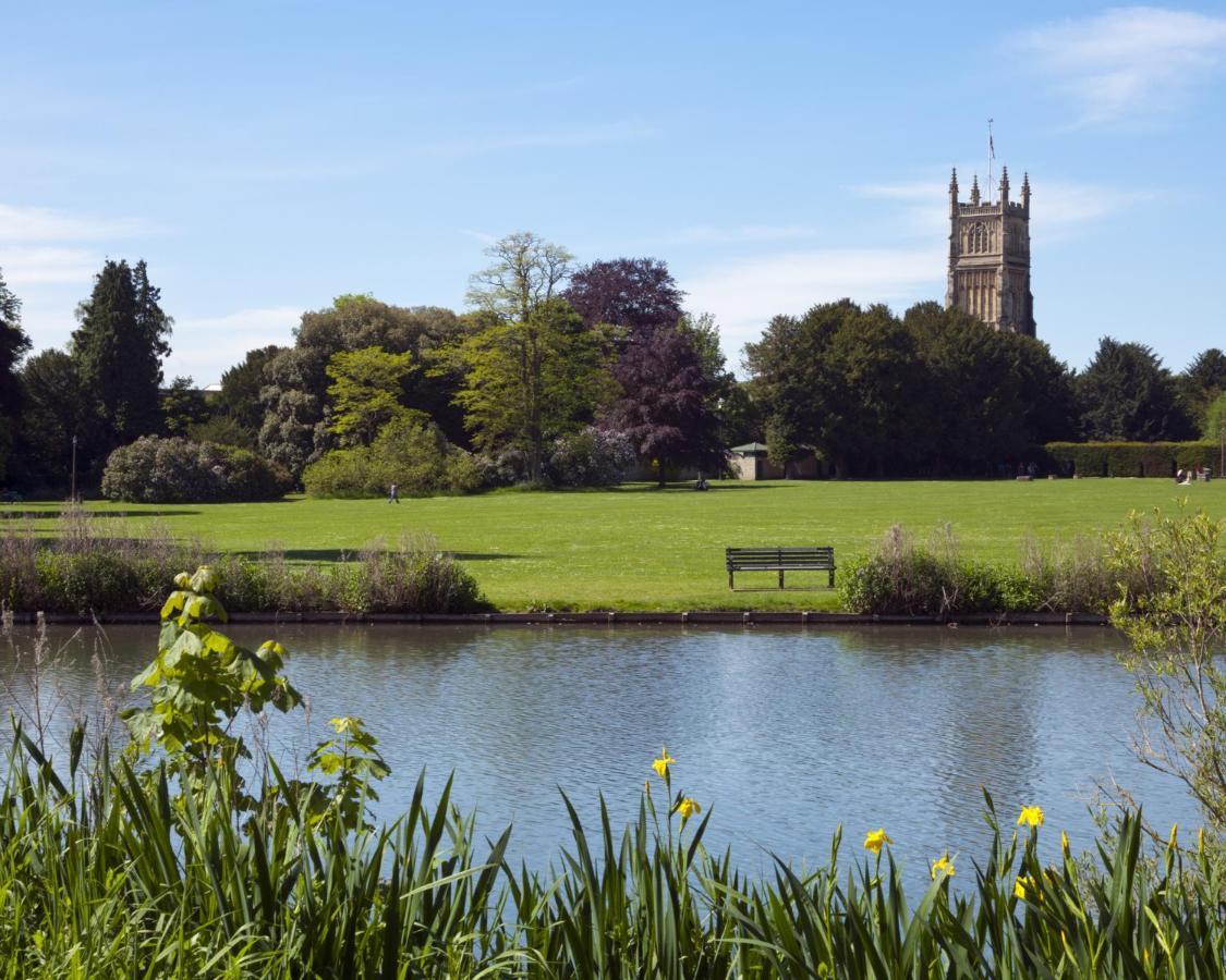 Corinium Lodge - Town Centre Apartment Cirencester Bagian luar foto