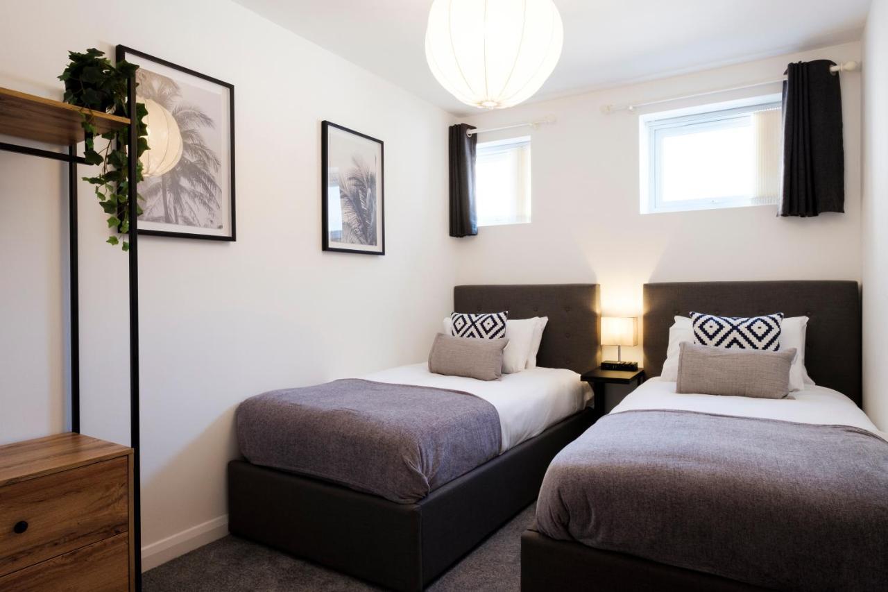 Corinium Lodge - Town Centre Apartment Cirencester Bagian luar foto