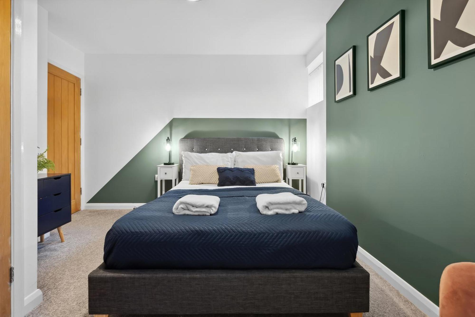 Corinium Lodge - Town Centre Apartment Cirencester Bagian luar foto