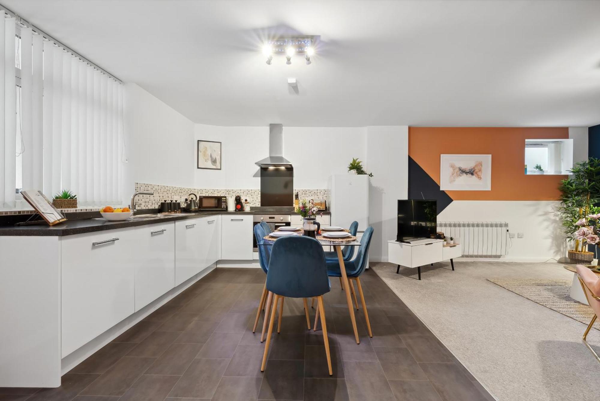 Corinium Lodge - Town Centre Apartment Cirencester Bagian luar foto