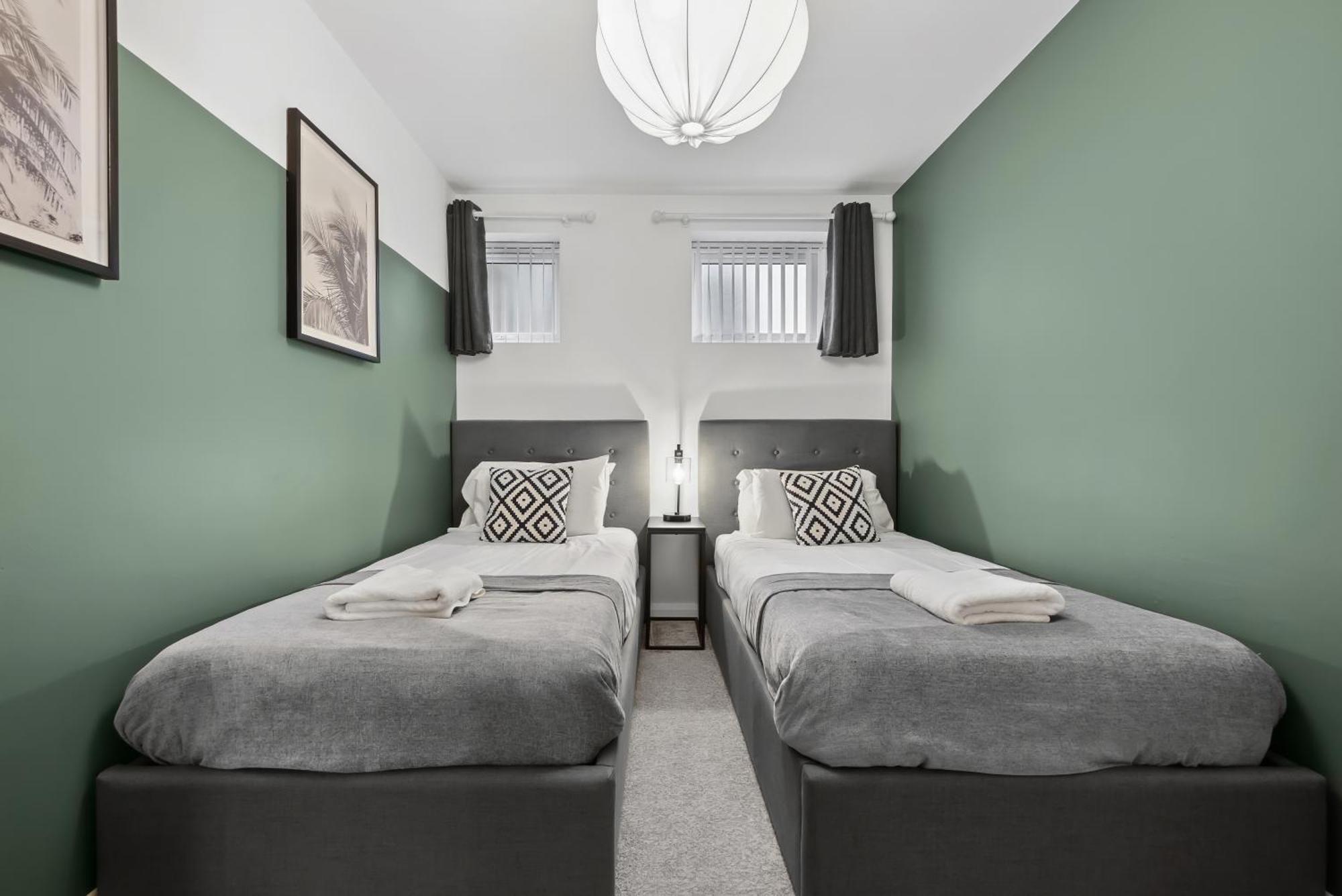 Corinium Lodge - Town Centre Apartment Cirencester Bagian luar foto